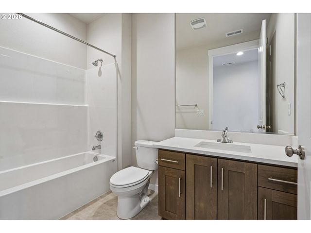 754 Magnolia Ave, Woodburn, OR 97071