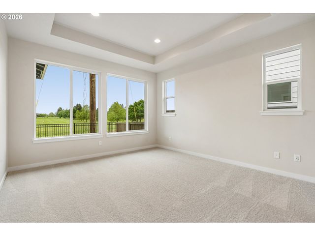 754 Magnolia Ave, Woodburn, OR 97071