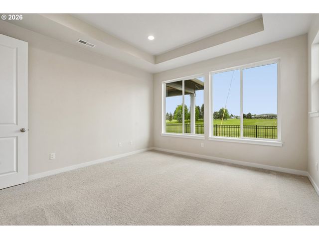 754 Magnolia Ave, Woodburn, OR 97071