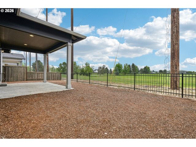 754 Magnolia Ave, Woodburn, OR 97071