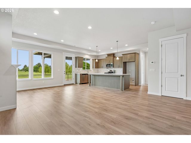 754 Magnolia Ave, Woodburn, OR 97071