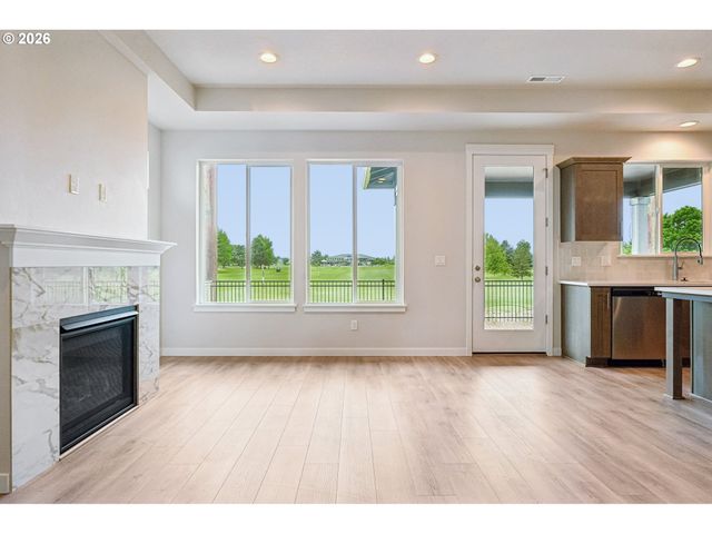 754 Magnolia Ave, Woodburn, OR 97071