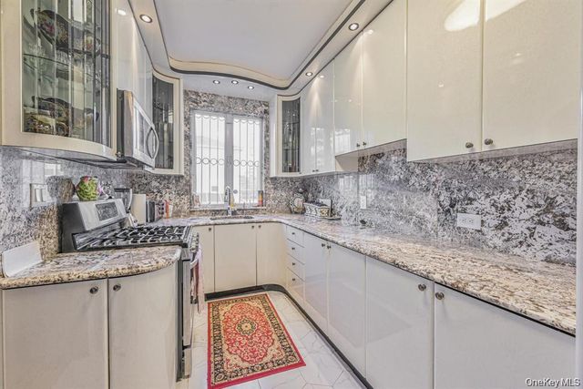 10201 62nd Road, Forest Hills, NY 11375