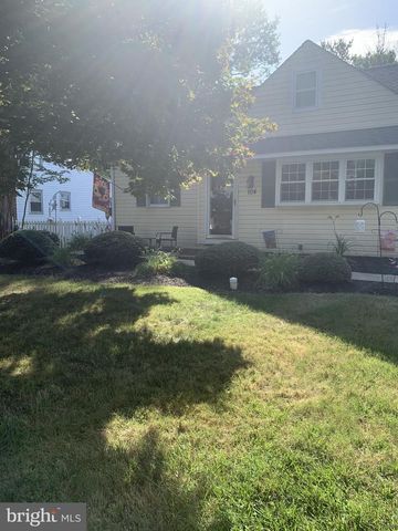 104 SCHOOL HOUSE LN, Brookhaven, PA 19015