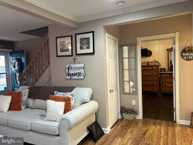 104 SCHOOL HOUSE LN, Brookhaven, PA 19015