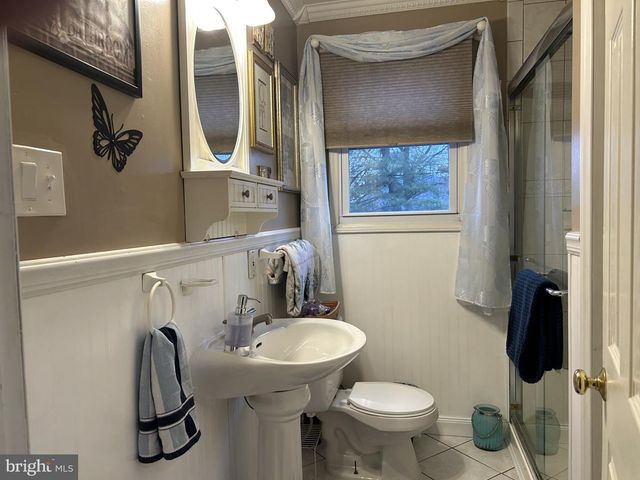 104 SCHOOL HOUSE LN, Brookhaven, PA 19015