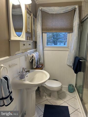 104 SCHOOL HOUSE LN, Brookhaven, PA 19015