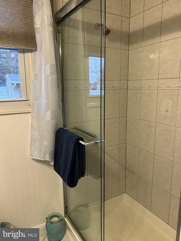 104 SCHOOL HOUSE LN, Brookhaven, PA 19015