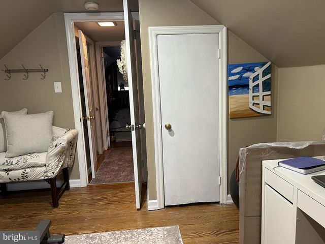 104 SCHOOL HOUSE LN, Brookhaven, PA 19015