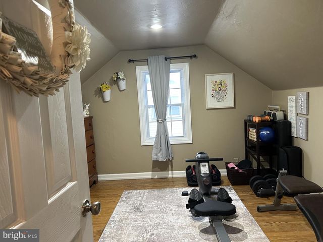 104 SCHOOL HOUSE LN, Brookhaven, PA 19015