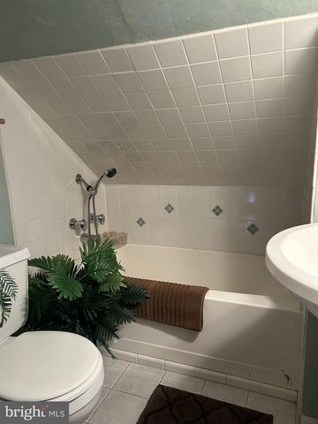 104 SCHOOL HOUSE LN, Brookhaven, PA 19015