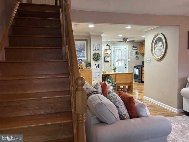 104 SCHOOL HOUSE LN, Brookhaven, PA 19015