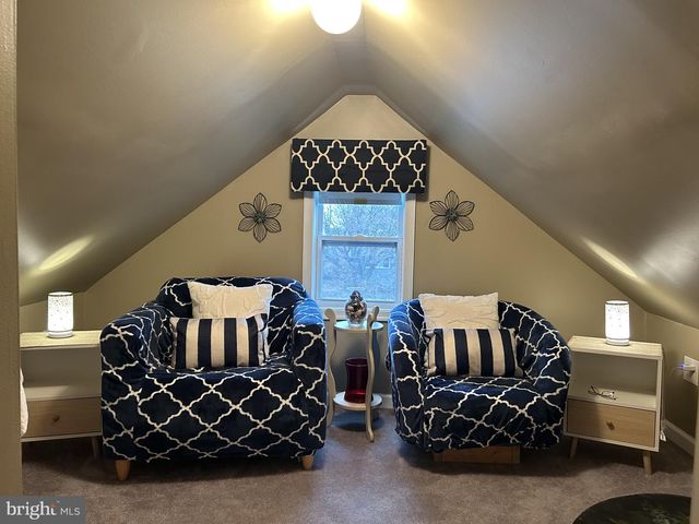 104 SCHOOL HOUSE LN, Brookhaven, PA 19015