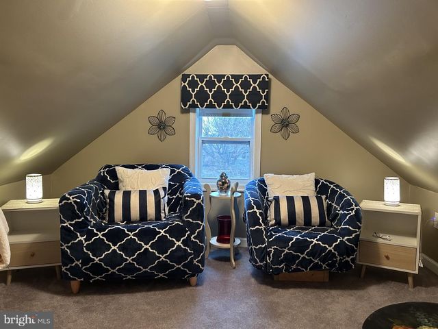 104 SCHOOL HOUSE LN, Brookhaven, PA 19015