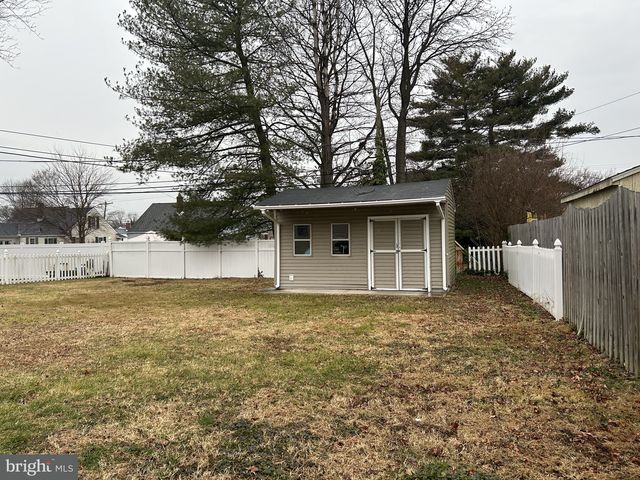 104 SCHOOL HOUSE LN, Brookhaven, PA 19015