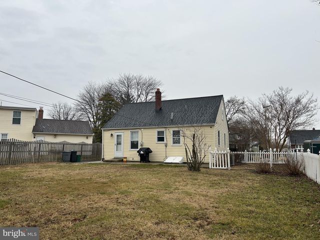 104 SCHOOL HOUSE LN, Brookhaven, PA 19015