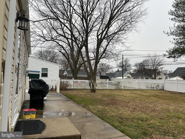 104 SCHOOL HOUSE LN, Brookhaven, PA 19015