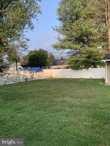 104 SCHOOL HOUSE LN, Brookhaven, PA 19015