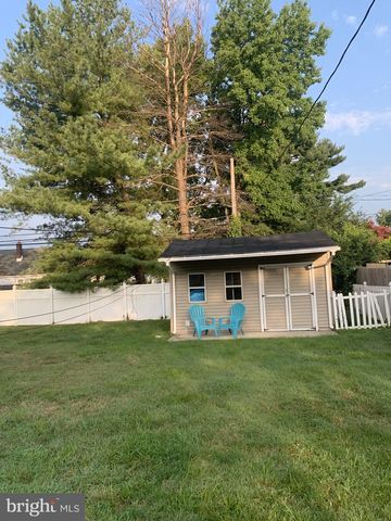 104 SCHOOL HOUSE LN, Brookhaven, PA 19015