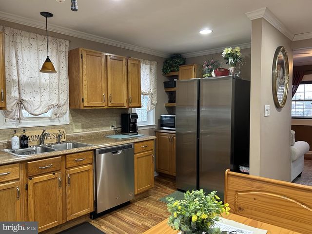 104 SCHOOL HOUSE LN, Brookhaven, PA 19015