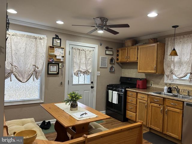 104 SCHOOL HOUSE LN, Brookhaven, PA 19015