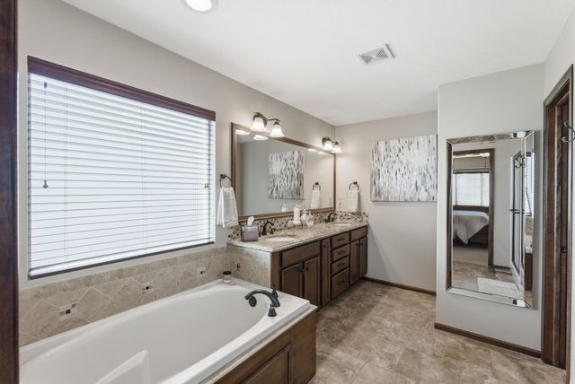 2710 N WOODRIDGE ST, Wichita, KS 67226