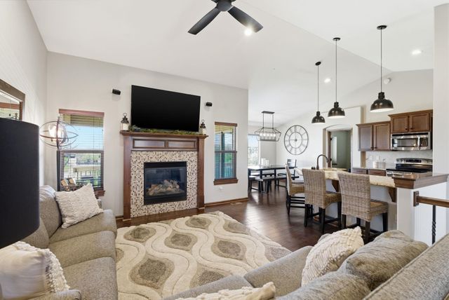 2710 N WOODRIDGE ST, Wichita, KS 67226