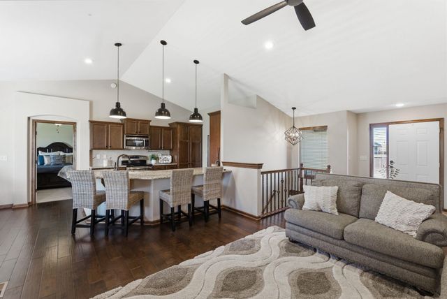 2710 N WOODRIDGE ST, Wichita, KS 67226