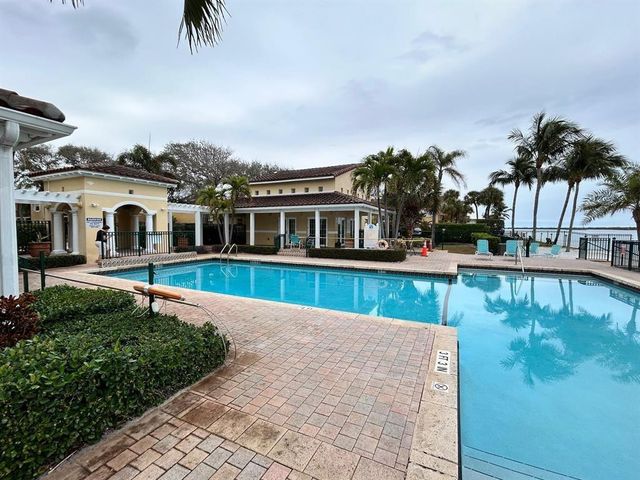 1035 Lake Shore Drive 105, Lake Park, FL 33403