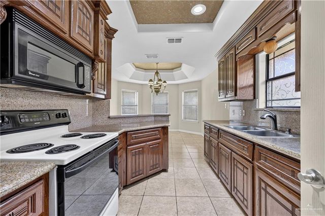 125 N Retama Lane, Weslaco, TX 78596