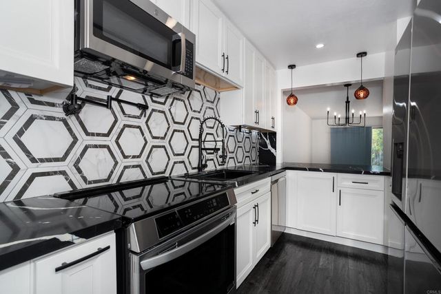5700 Baltimore Drive 16, La Mesa, CA 91942