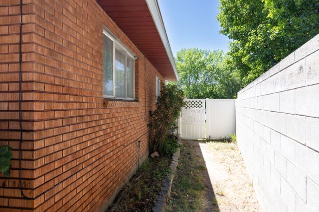 5921 S 200 E, Murray, UT 84107