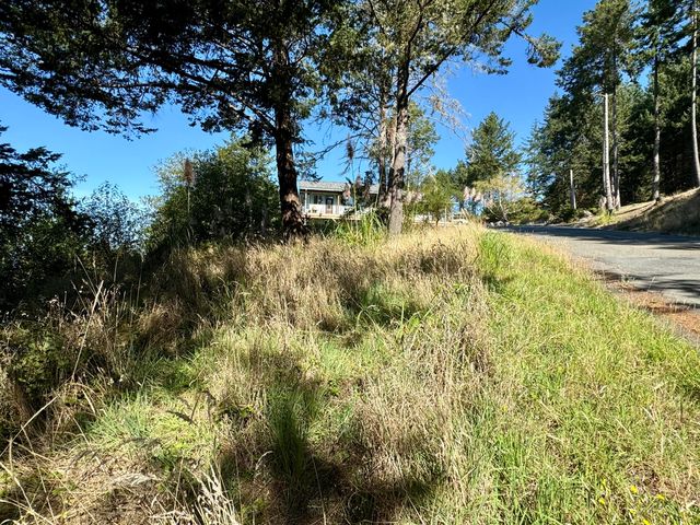 865 Upper Pacific Drive, Shelter Cove, CA 95589