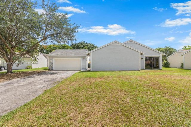 1312 N Quetzal Ct, Homestead, FL 33035