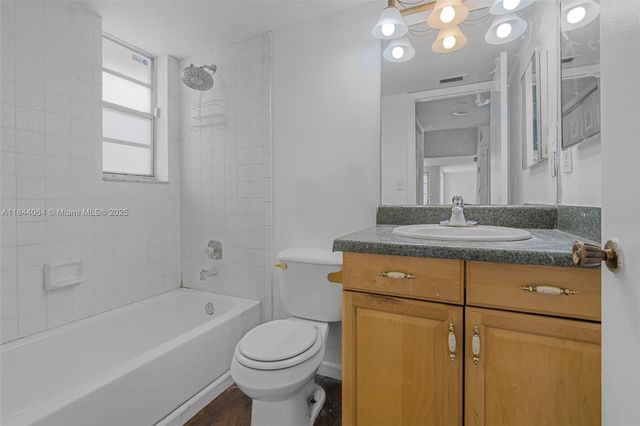 1312 N Quetzal Ct, Homestead, FL 33035