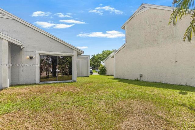 1312 N Quetzal Ct, Homestead, FL 33035