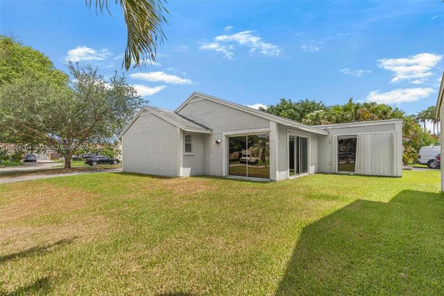 1312 N Quetzal Ct, Homestead, FL 33035