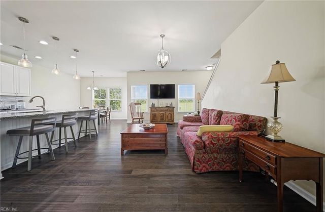 122 Oak Hill LN, Smithfield, VA 23430