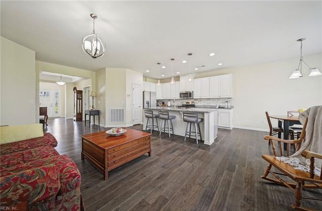122 Oak Hill LN, Smithfield, VA 23430