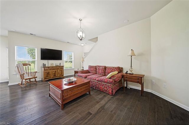 122 Oak Hill LN, Smithfield, VA 23430