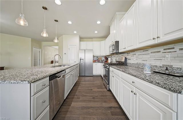 122 Oak Hill LN, Smithfield, VA 23430