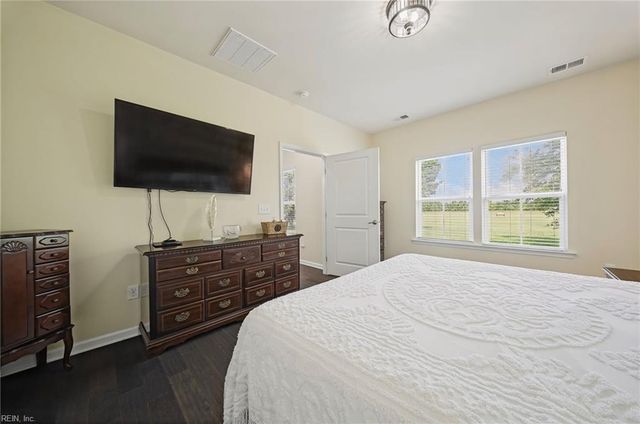 122 Oak Hill LN, Smithfield, VA 23430
