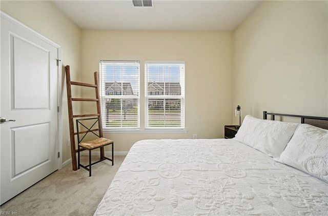 122 Oak Hill LN, Smithfield, VA 23430