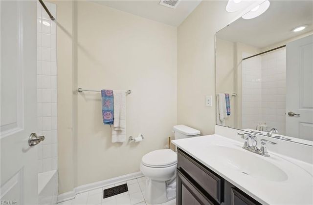 122 Oak Hill LN, Smithfield, VA 23430