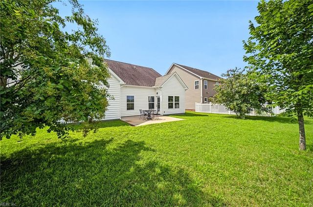 122 Oak Hill LN, Smithfield, VA 23430