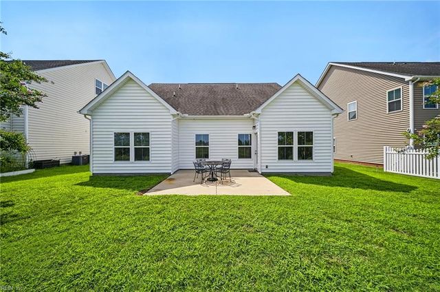 122 Oak Hill LN, Smithfield, VA 23430