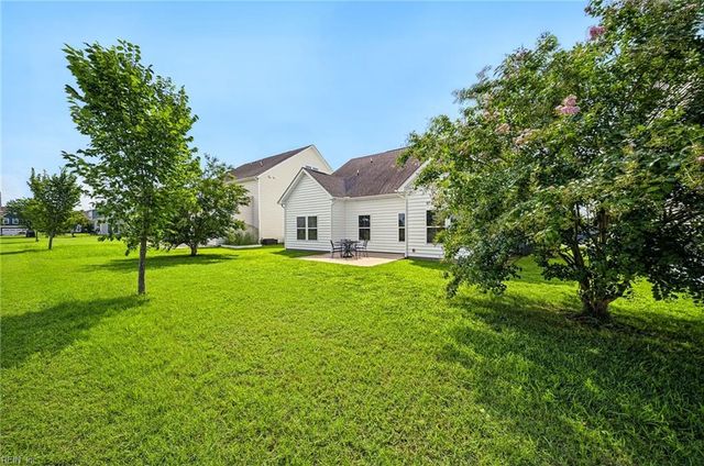 122 Oak Hill LN, Smithfield, VA 23430