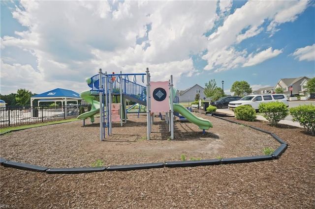 122 Oak Hill LN, Smithfield, VA 23430