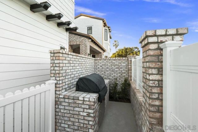 466 Westbourne St, La Jolla, CA 92037