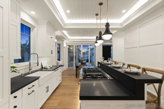 466 Westbourne St, La Jolla, CA 92037